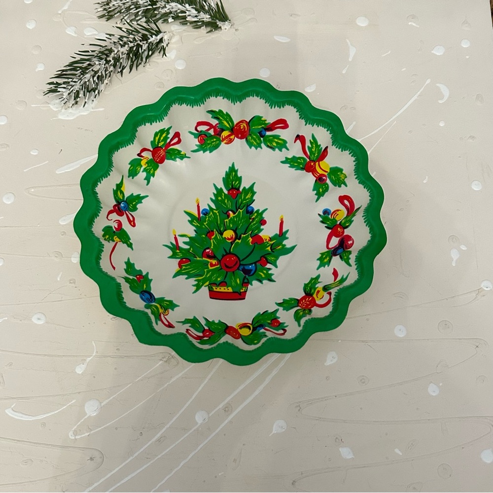 Christmas Vintage Plates Plastic set of 6 - Picture 3 of 13